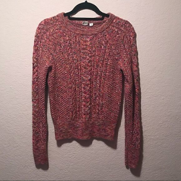 NWOT. GAP cable knit warm and cozy sweater - Picture 4 of 5